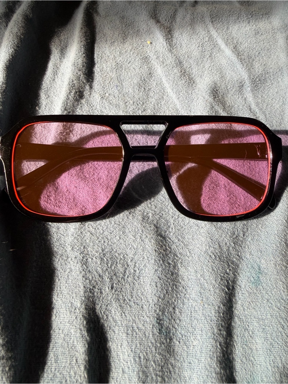 Men's Black Frame Sunglasses with Pink Lenses New